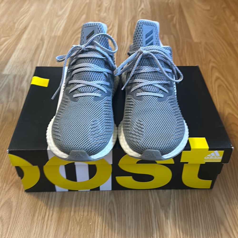 Adidas Alphaboost Grey size 8